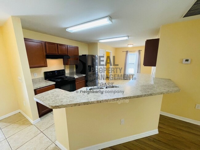 Building Photo - 443 Shadow Lakes Dr