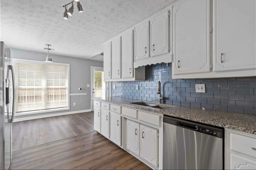 Building Photo - 1055 Leighs Brook Way
