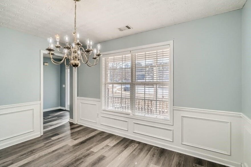 Building Photo - 391 Lake Valley Dr SW