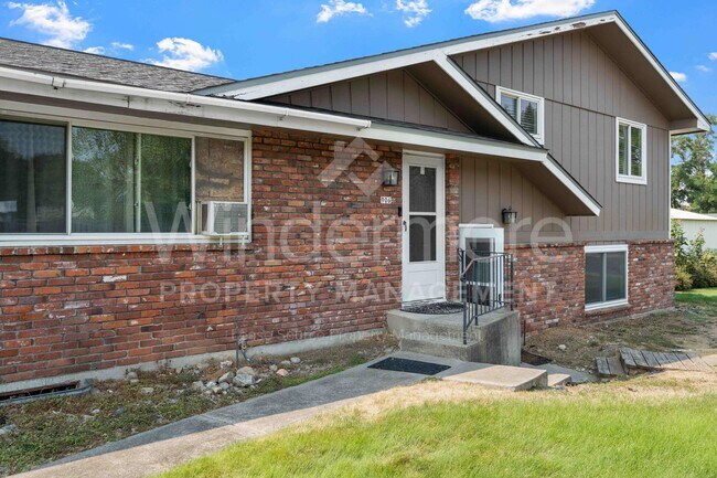 Building Photo - 906 S McDonald Rd