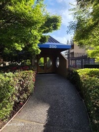 Building Photo - Spacious Downtown Sacramento Condo