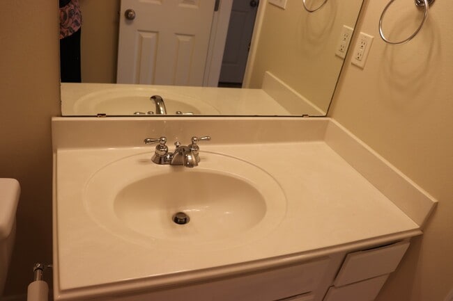 Building Photo - Lovely 3 bedroom 2 bath home for lease in ...