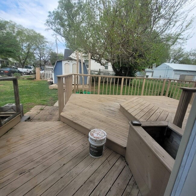 Building Photo - 400 E Park Pl