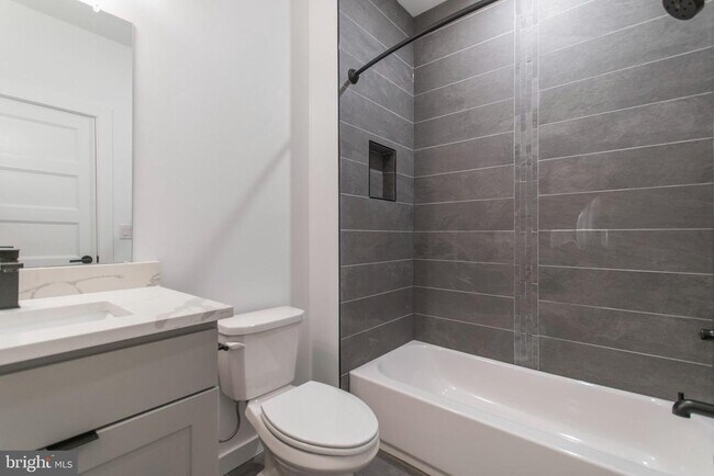 Building Photo - 437 N 35th St