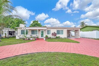 Building Photo - 6840 SW 26th St