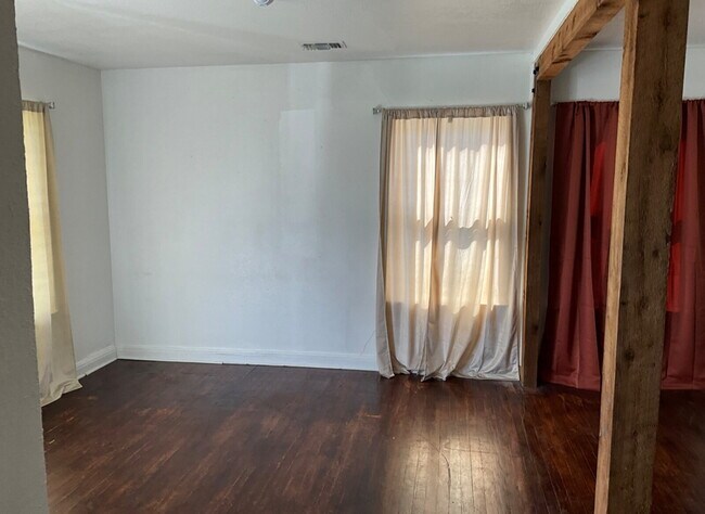 Building Photo - Charming 3-Bedroom Home in San Antonio - P...