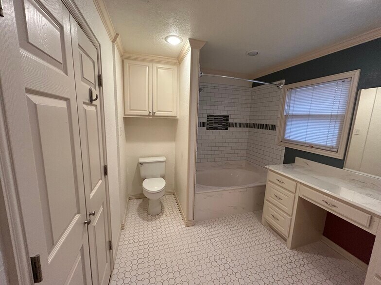 MasterBath - 1503 Tulip Dr