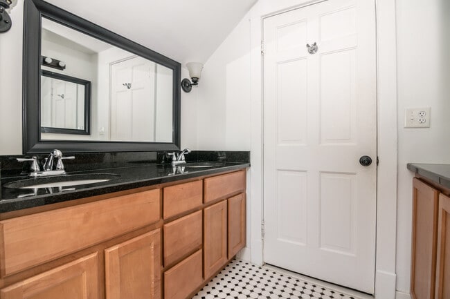 Building Photo - 221 E Mosley St