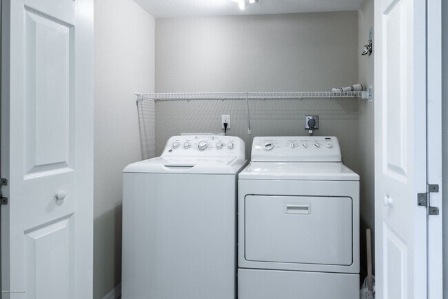 Building Photo - CLOSE DOWNTOWN PUNTA GORDA. GROUND FLOOR U...