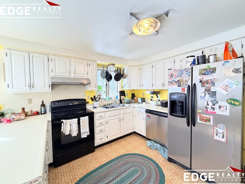 Building Photo - 8 Arden St