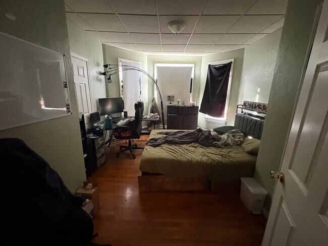 Building Photo - 220 E Eagle St