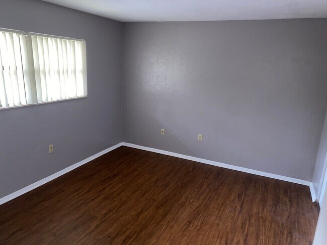 Building Photo - LEASE NOW AND ENJOY 50% OFF 2ND MONTH! Spa...