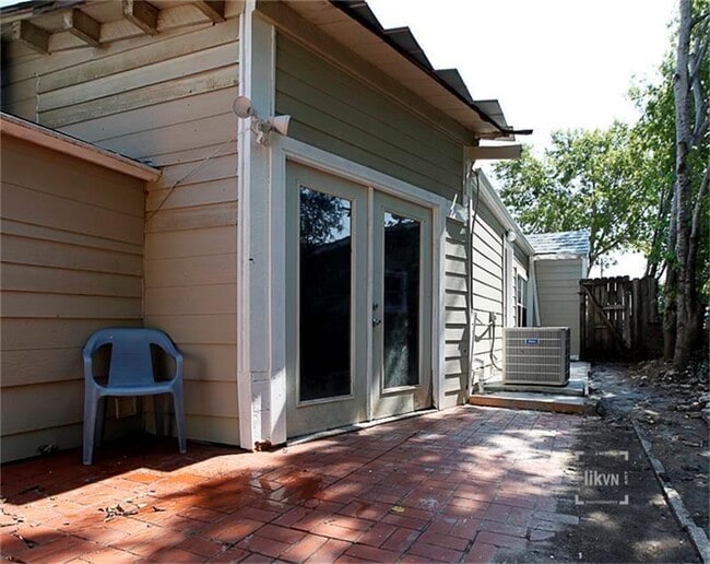 Building Photo - 3216 Avenue I