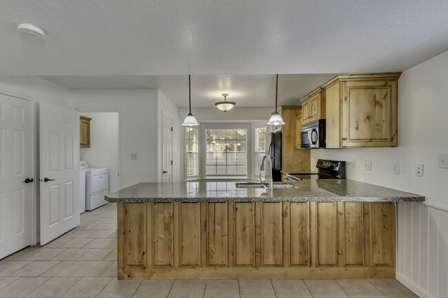 Building Photo - 816 N 175 E