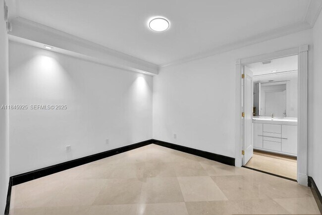 Building Photo - 1850 S Ocean Dr