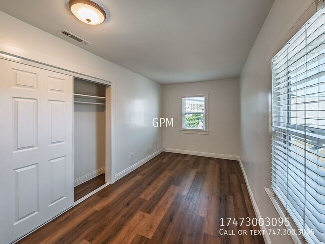 Building Photo - 338 S Benton Way