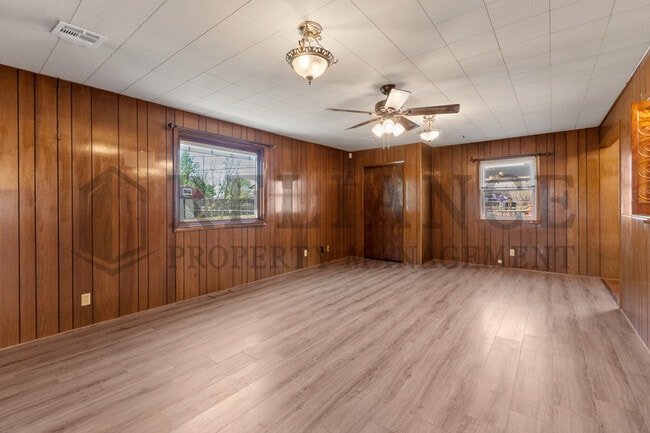 Building Photo - 1707 S Mission Rd