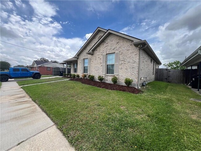 Building Photo - 2708 Volpe Dr