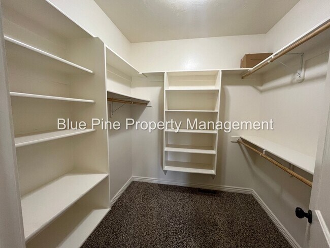 Building Photo - 6192 Pheasant Dr