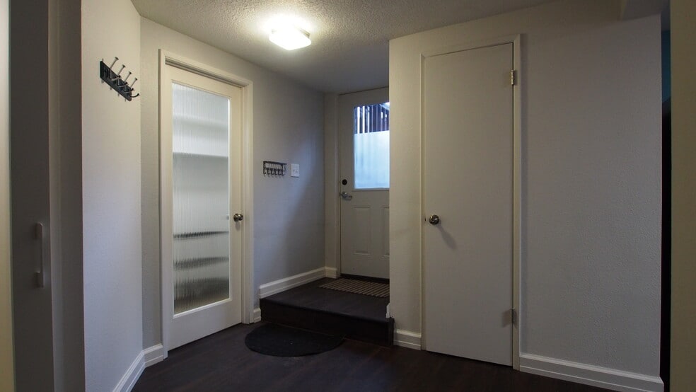 Storage Closet/Entrance - 4415 SE Hawthorne Blvd
