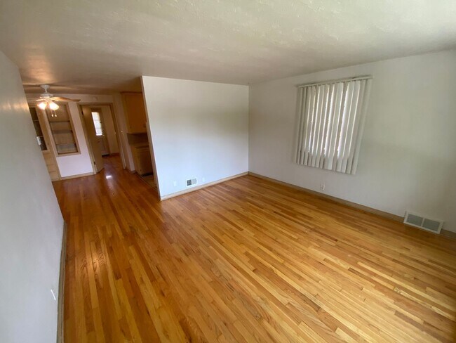 Building Photo - 2534 J St