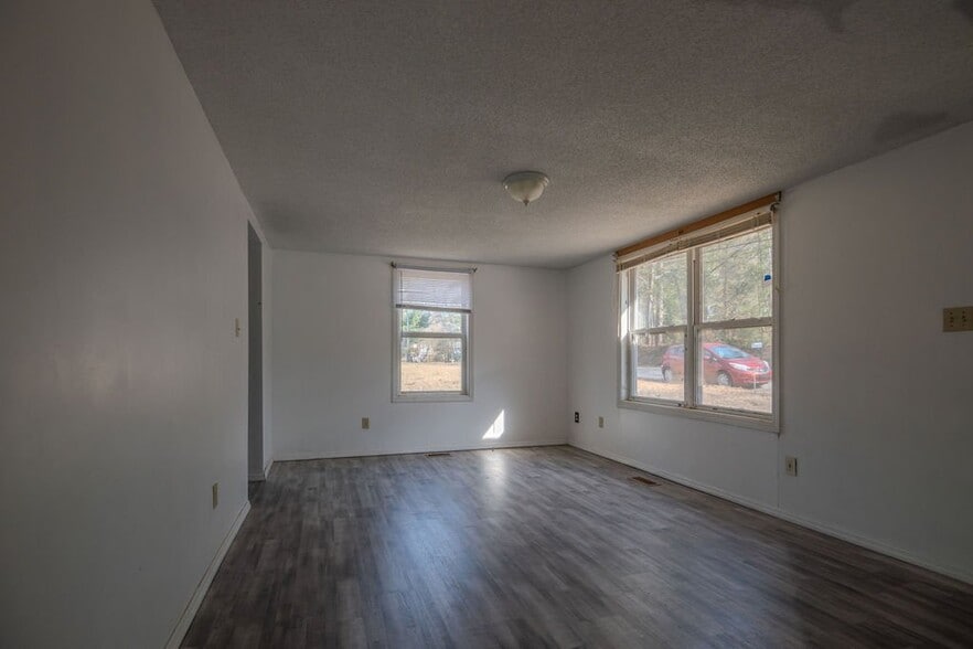 Building Photo - 806 Lakeland St