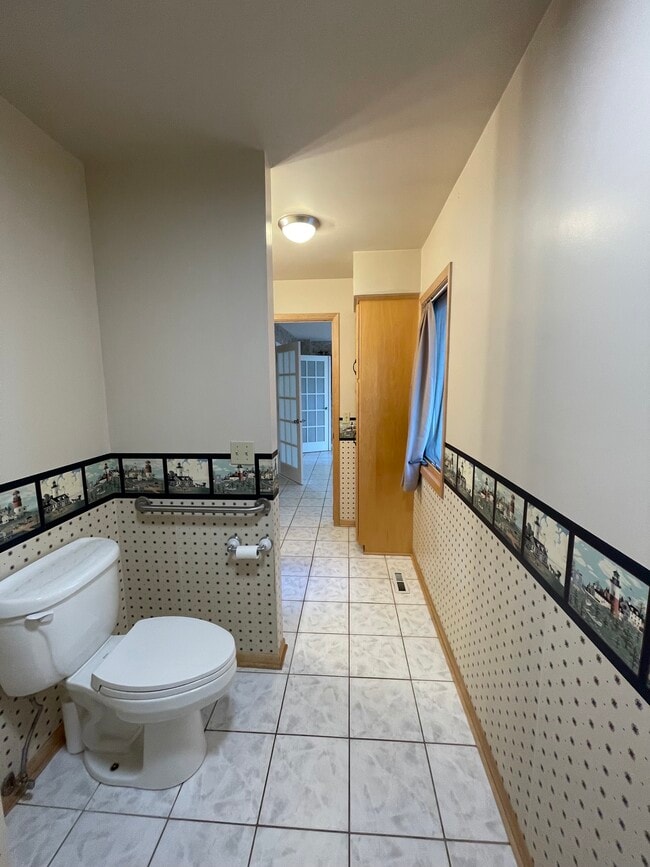 Building Photo - 2318 Storm St