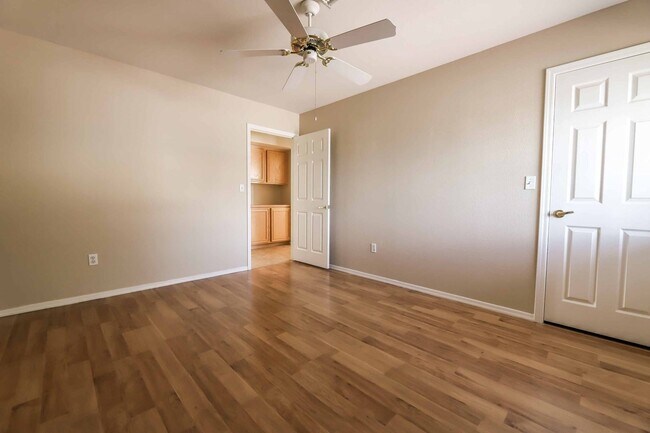 Building Photo - Sun City Summerlin - Golf Course Community...