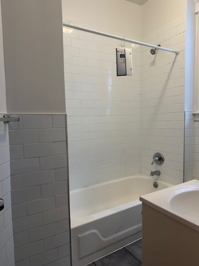 Building Photo - 13 N Bond St