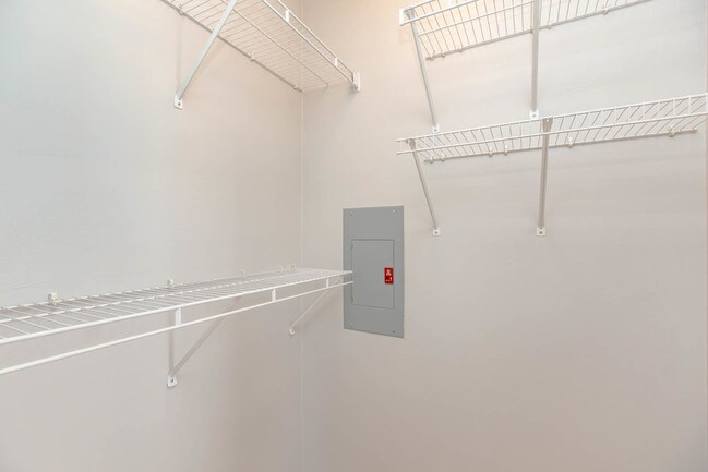 Building Photo - 732 W Bittersweet Pl