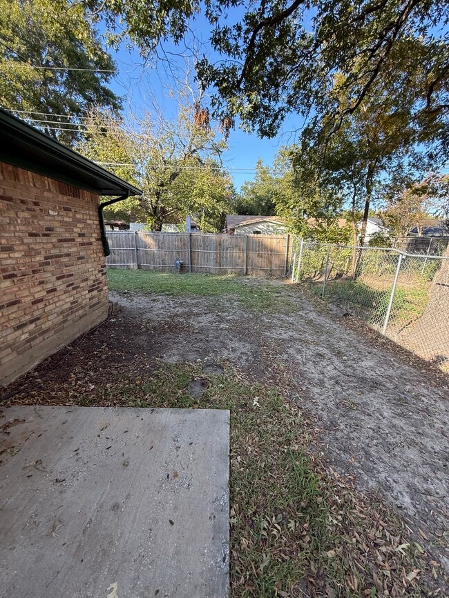 Building Photo - 207 E Kimbrough St