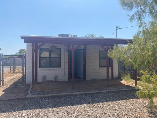 Building Photo - 4091 N Fremont Ave