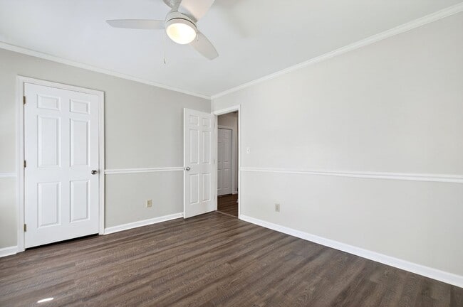 Building Photo - Charming Brick Ranch-Style Cul-de-Sac Home in Garner!