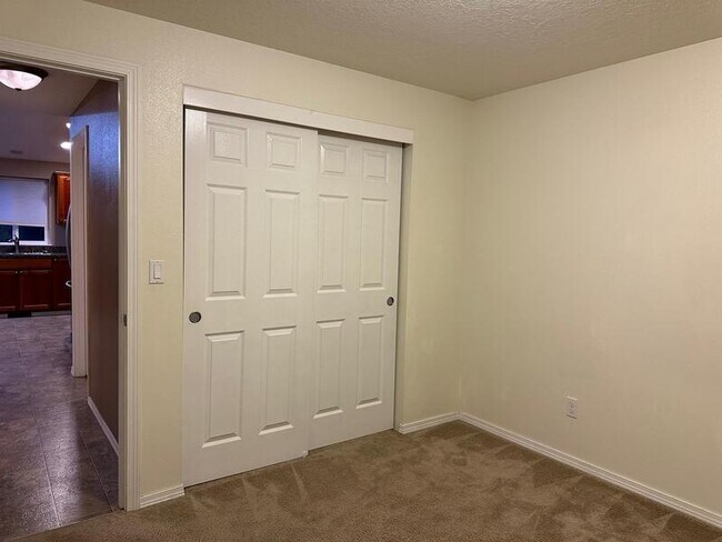 Building Photo - 6913 Owl Dr SE