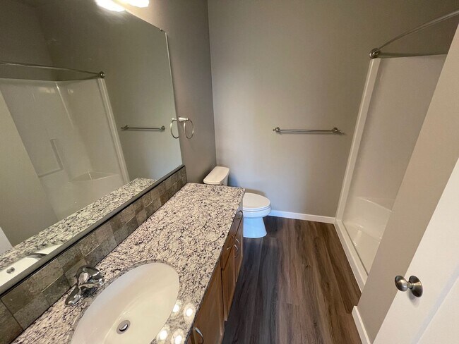 Building Photo - NEW 4 Bedroom / 4.5 Bath Duplex. A/C in every bedroom