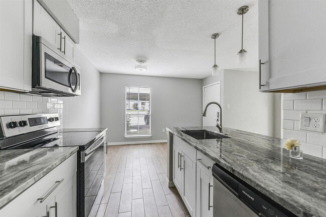 Building Photo - 250 El Dorado Blvd