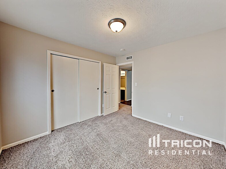 Building Photo - 3737 W 42nd Terrace