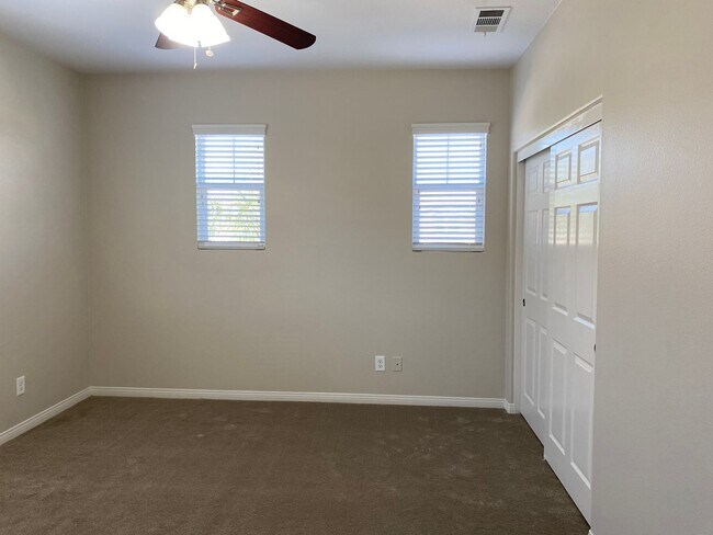 Building Photo - Beautiful 5 Bedroom Home in Murrieta Available!