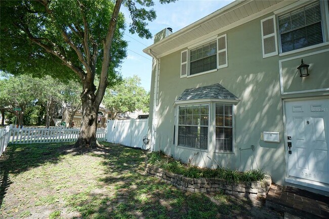 Building Photo - 3323 W Swann Ave