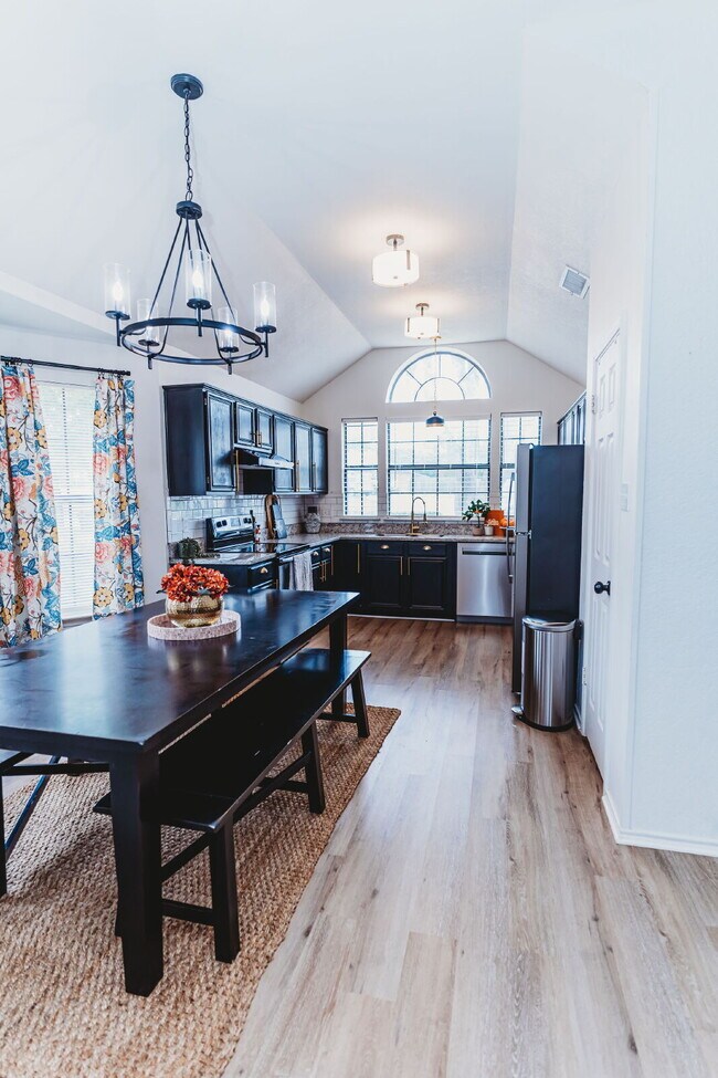 Building Photo - "Well-maintained 4-Bedroom Gem with 2 Full Baths and a Fireplace in Desirable Harker Heights Neig...