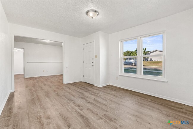 Building Photo - 505 Curry Ave