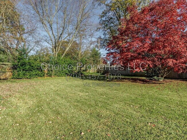 Building Photo - 4331 Applegate Rd