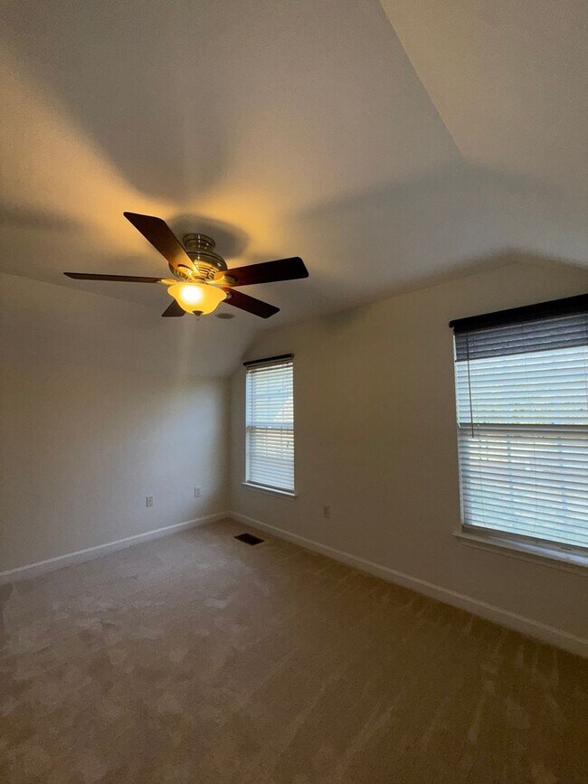 Building Photo - 2145 Pavilion Ct