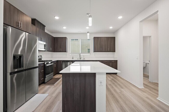 Building Photo - 5495 Seacliff Pl