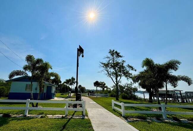 Building Photo - Hardin Place #G