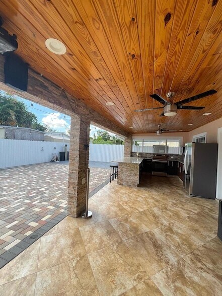 Building Photo - 584 Vossler Ave