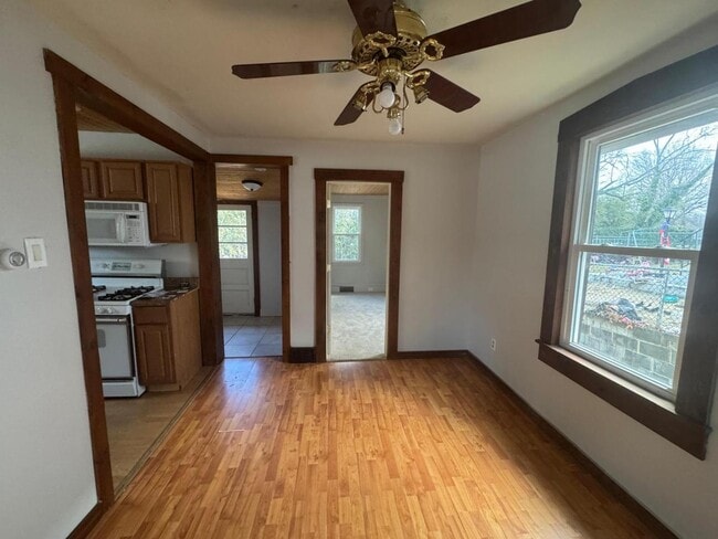 Building Photo - 309 S Lowell Ave