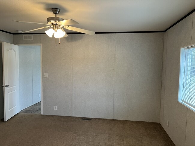 Building Photo - 582 Brent Dr