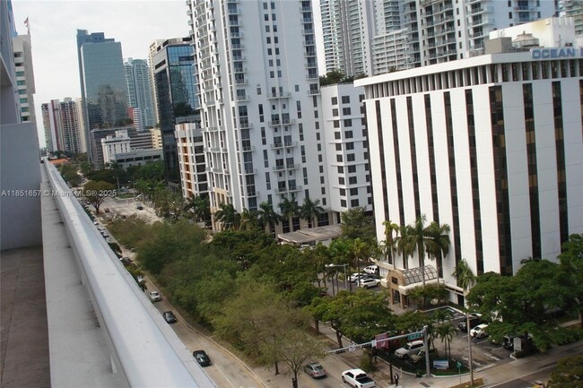 Building Photo - 951 Brickell Ave