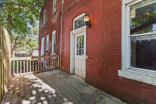 Building Photo - For Rent: Spacious 4 Bedroom Home in South...